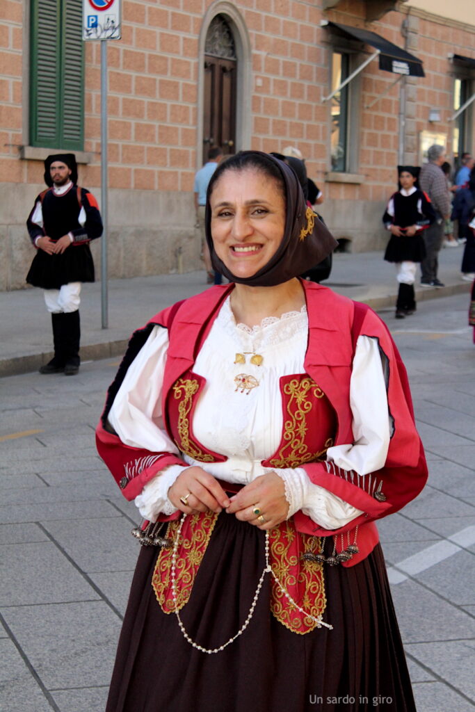 donna costume tradizionale